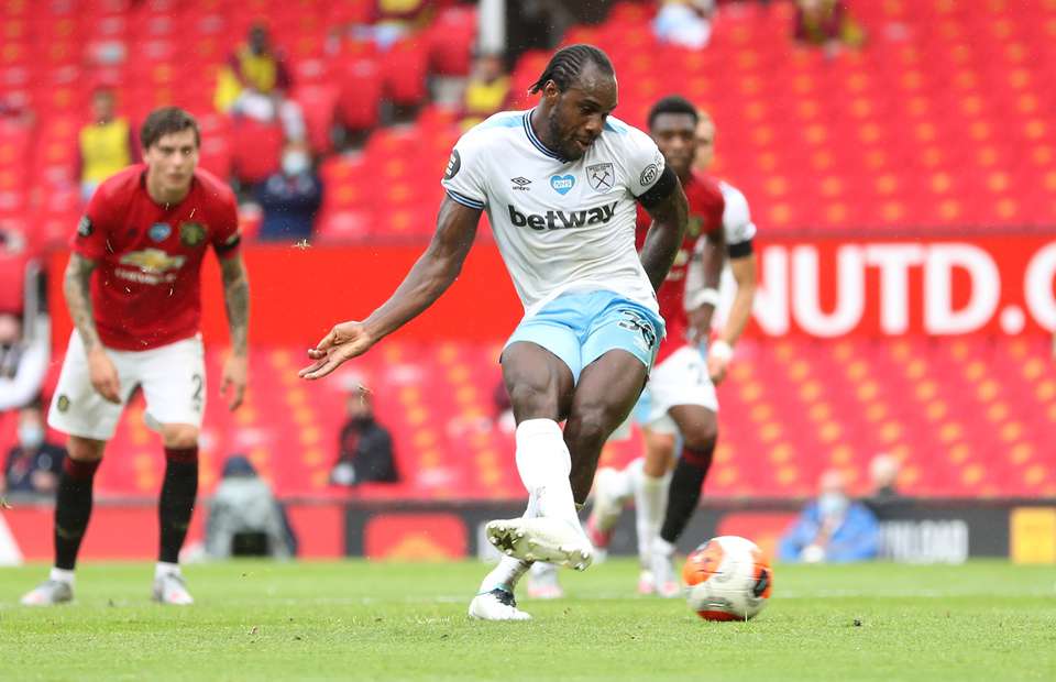 Michail Antonio bỏ túi 7 tỷ nhờ năng khiếu bóng chuyền của Paul Pogba