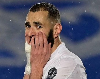 Real Madrid xác nhận tiền đạo Benzema dương tính với COVID-19