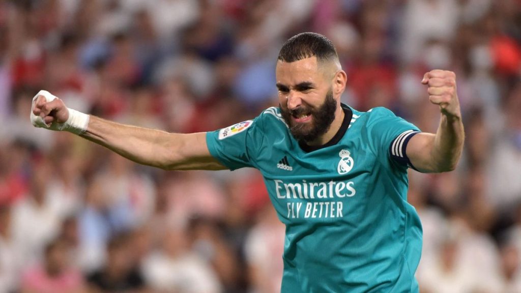 Benzema ăn mừng bàn thắng muộn